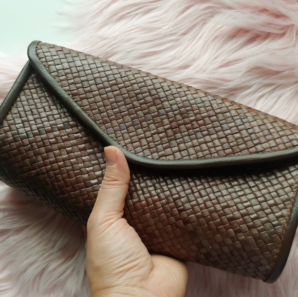 3/$20 chestnut basket weave clutch - Picture 4 of 6